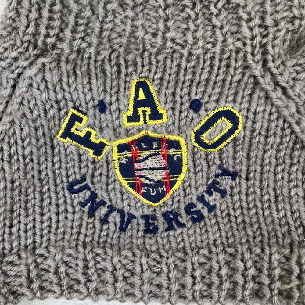 FAO‎ Schwarz University Teddy Bear Sweater Gray Knit, Crest Embroidered - Picture 2 of 5